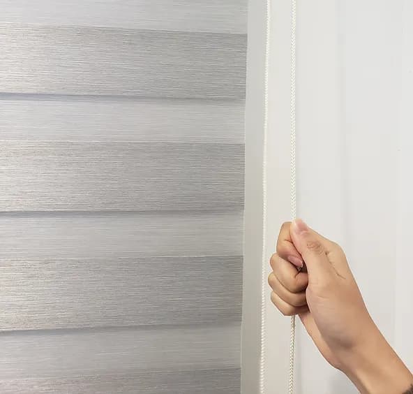 2D Dual Sheer Shades — manual clutch control detail